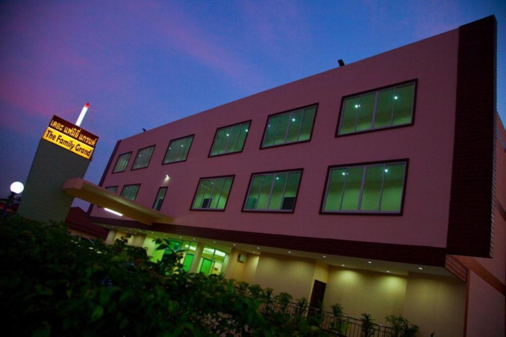 Hotel The Family Grand Udon Thani Exterior foto